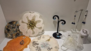 Dezember 2024 - Modeschmuck #outfitoftheday #mode #mettmann #fashion #boutique #modefreiheit #mettmanncity #shopmettmann