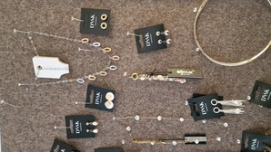 Dezember 2024 - Modeschmuck #outfitoftheday #mode #mettmann #fashion #boutique #modefreiheit #mettmanncity #shopmettmann