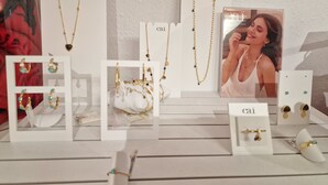 Dezember 2024 - Modeschmuck #outfitoftheday #mode #mettmann #fashion #boutique #modefreiheit #mettmanncity #shopmettmann